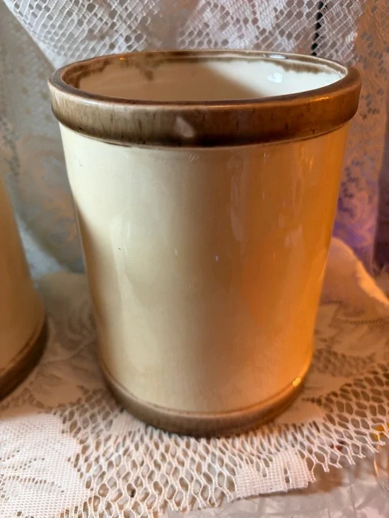 Pristine 1979 Macky Molds Vintage Butterfly Canisters -Set of 2 (Large & Medium) - Picture 10 of 15